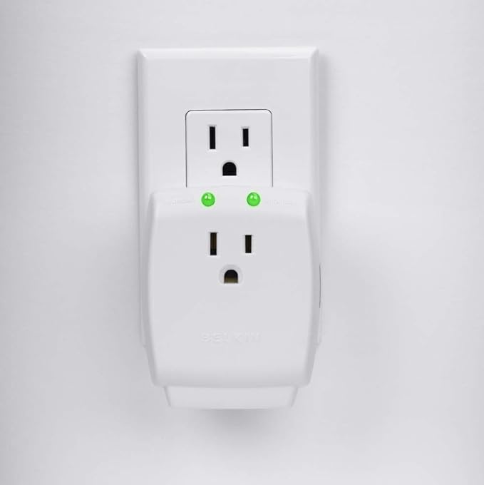 Belkin 1-Outlet Home Series SurgeCube - Grounded Outlet Portable Wall Tap Adapter with Ground & Protected Light Indicators for Office, Charging Brick - White, ABS, 885 Joules