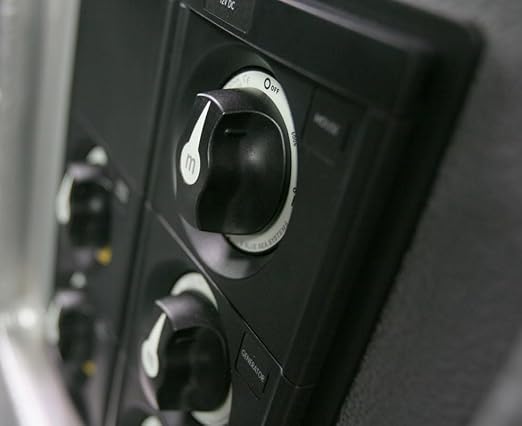 Blue Sea Systems On/Off Battery Switch With Knob, Black, 6006200 m‑Series