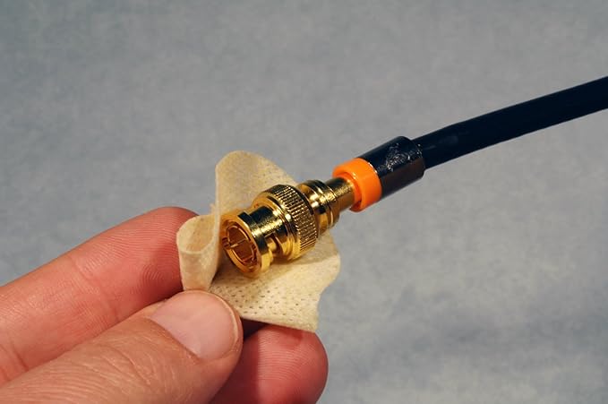 CAIG LABORATORIES DeoxIT® Gold Audio/Video/Data Connector Cleaner, Enhancer & Protector Kit