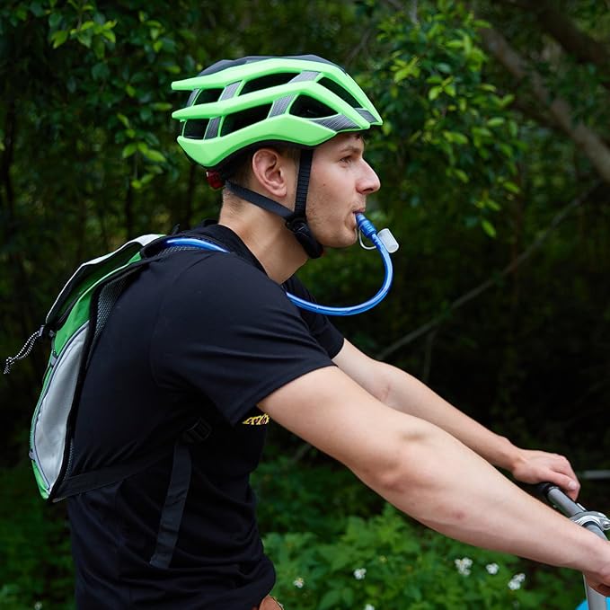 KUYOU Running Hydration Vest - Lightweight Insulated Hydration Backpack with 2L Water Bladder, Adjustable Chest Straps and Reflective Water Backpack for Running Marathon Race Hiking Cycling
