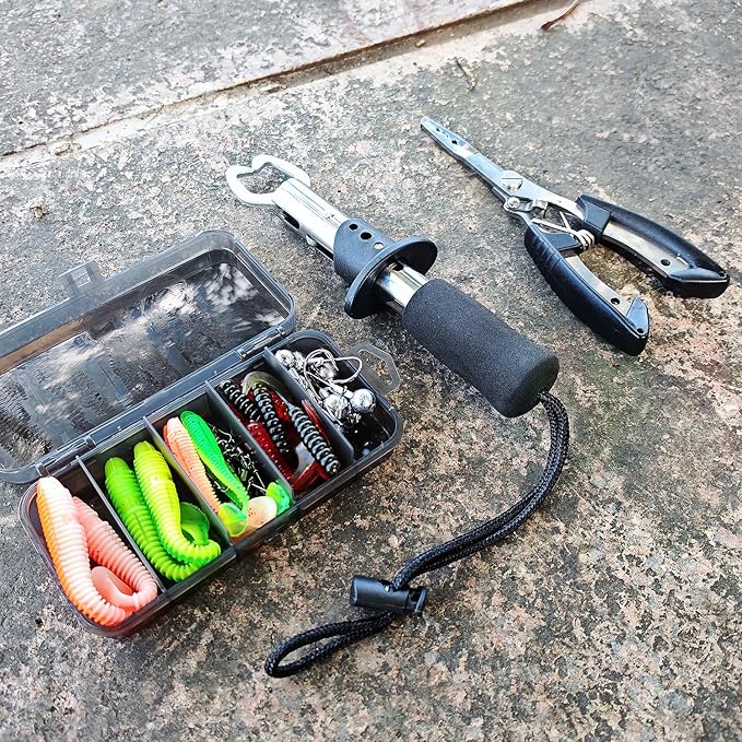 Telescopic Fishing Rod Reel Kit 2PCS 6.89FT Collapsible Pole Spinning Reel Combo with Fishing Lures Fishing Gripper Fishing Pliers Portable Fishing Gear Set for Saltwater Freshwater Travel